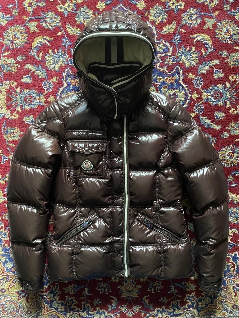 moncler certilogo