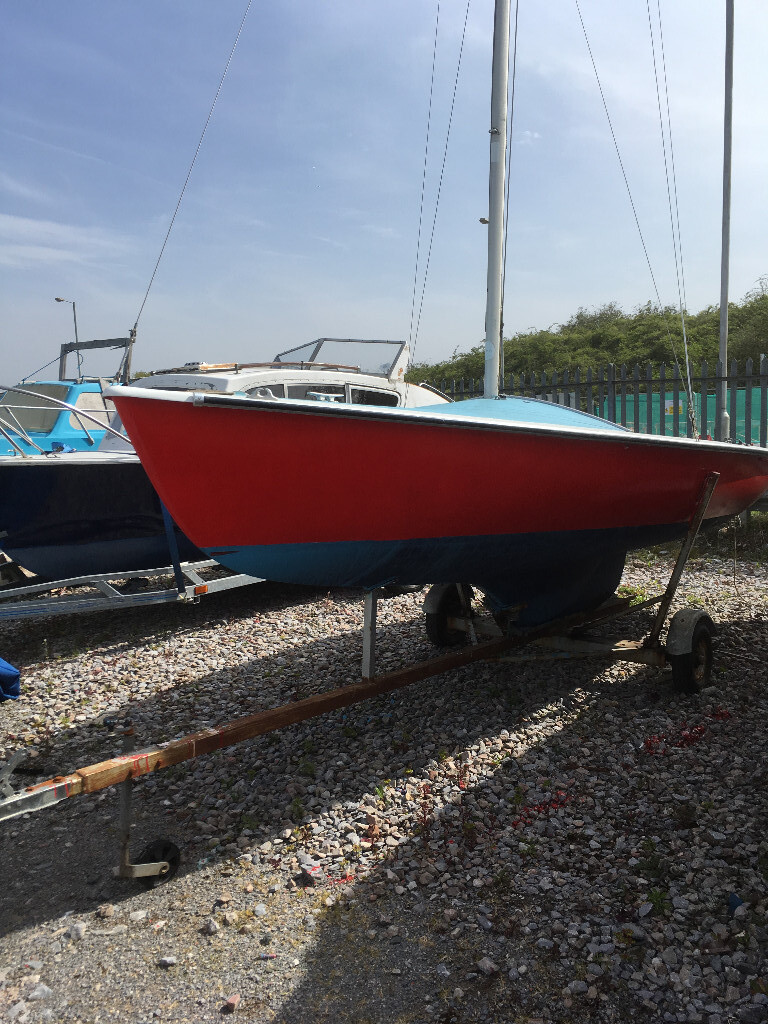 17 ft sailing dinghy (keel boat) for sale (including trailer + bespoke rain cover). in