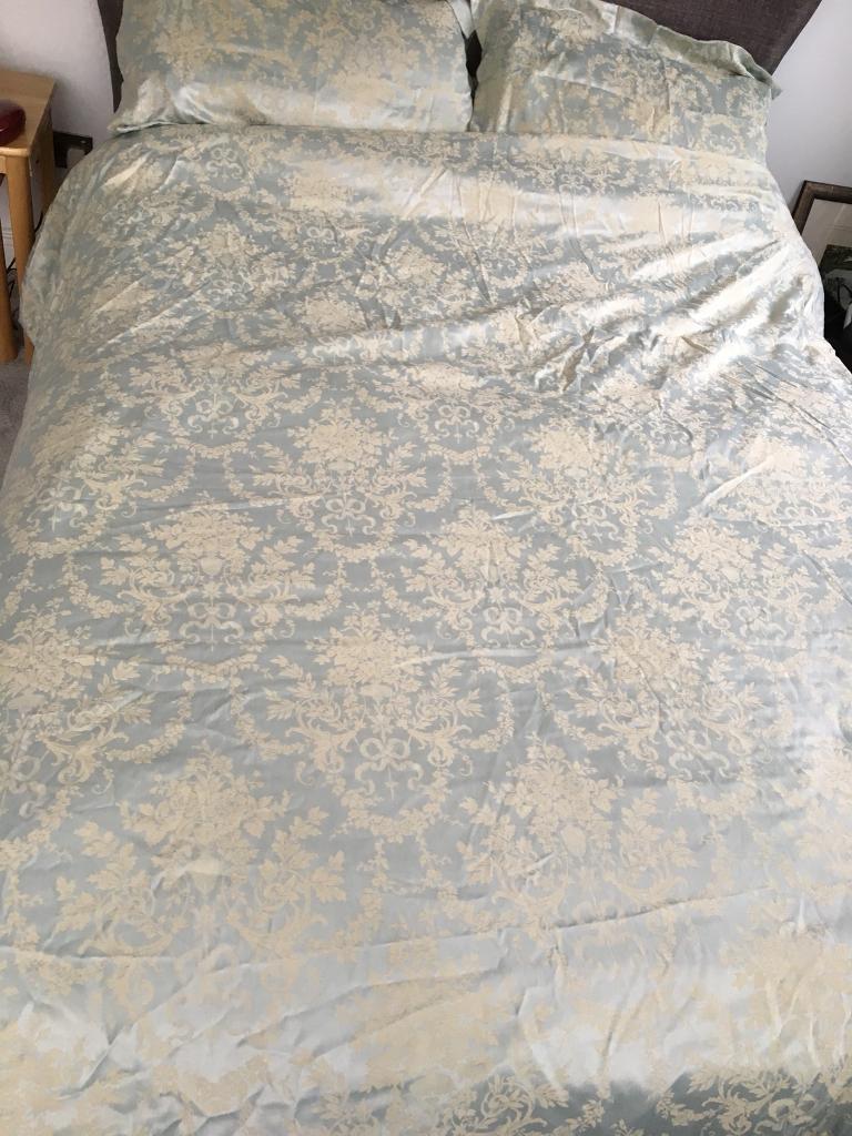 V and A jacquard damask matching curtains and king duvet cover in