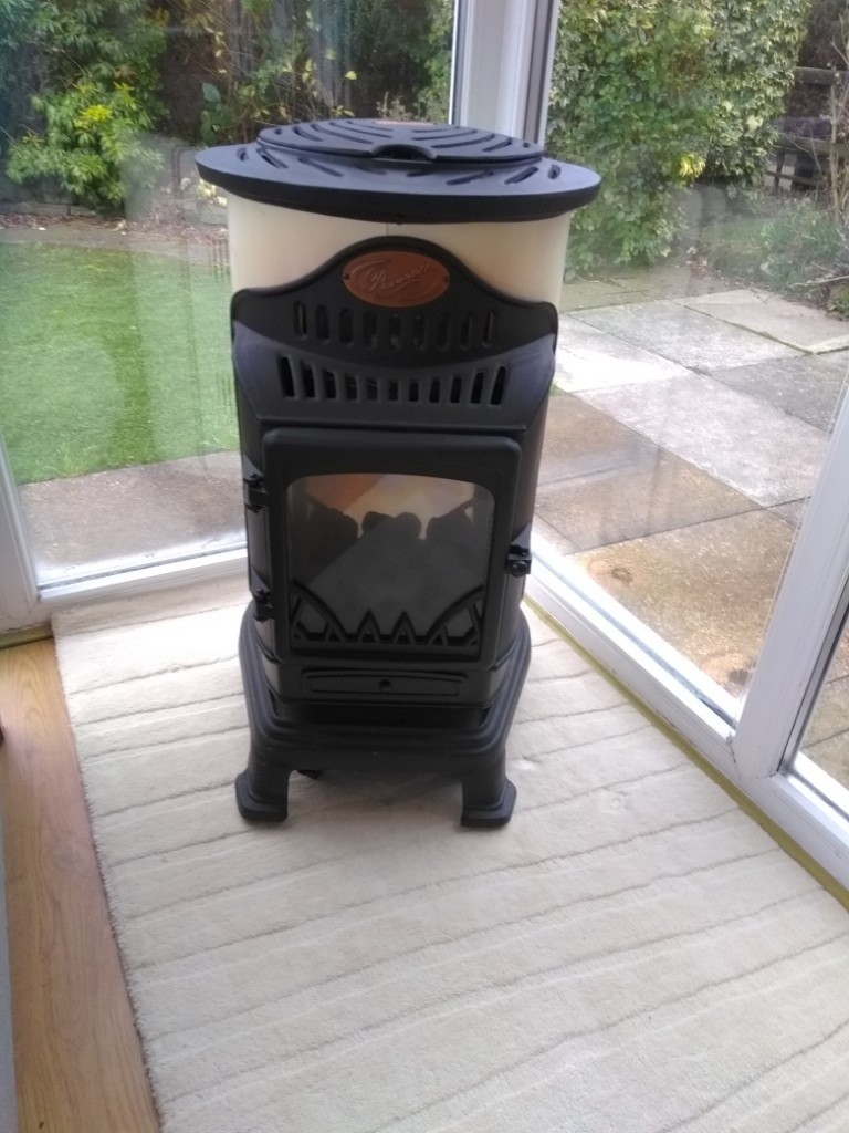 Attractive Calor Gas Stove with two 4.5kg Butane cylinders in Morpeth