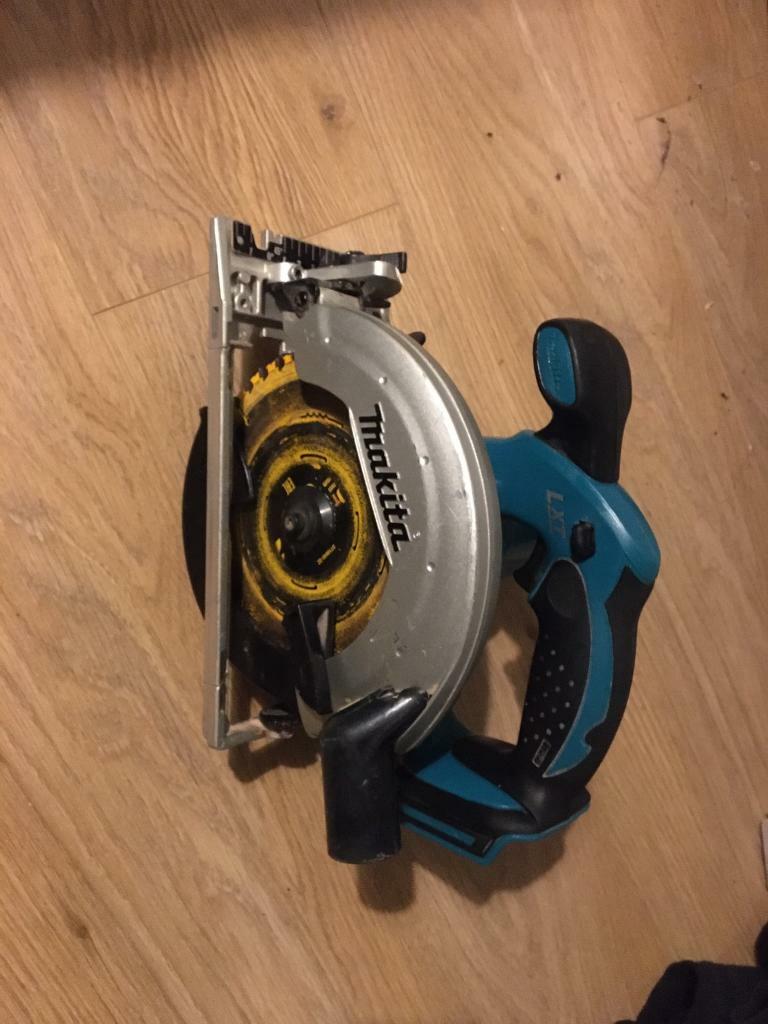 Makita Circular Saw 18v DSS611 (body only) in StanfordleHope, Essex