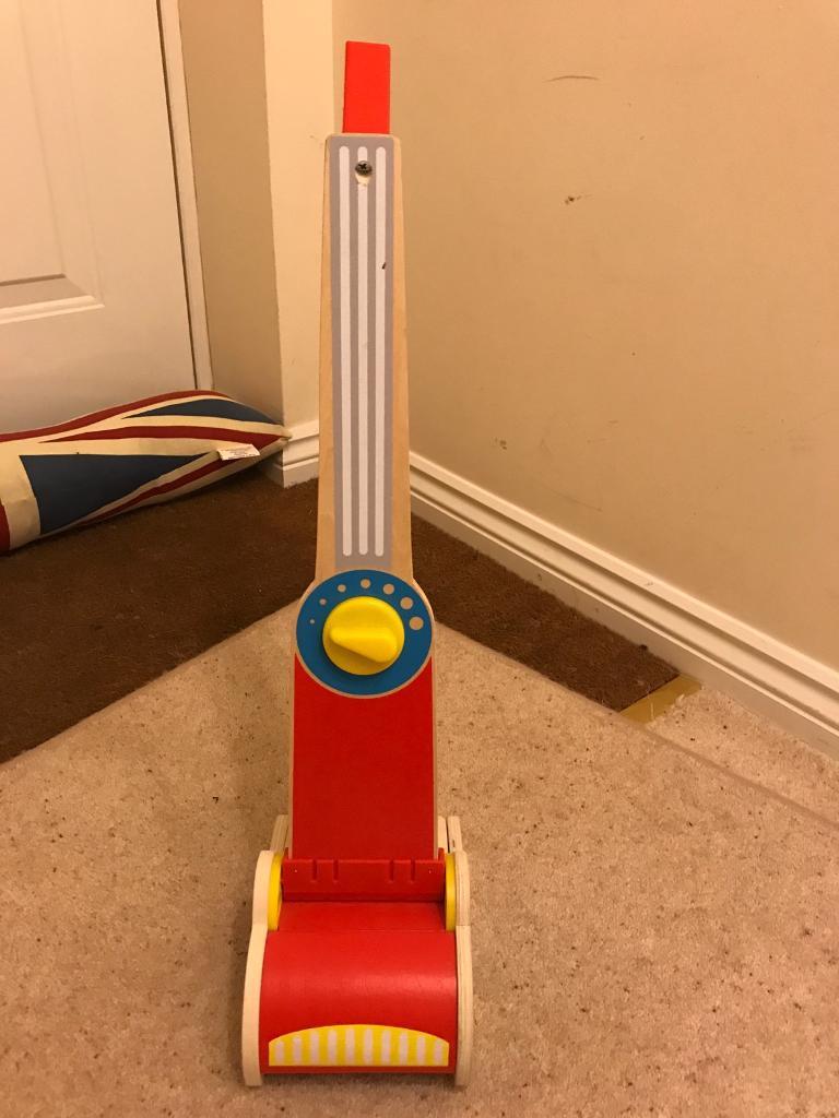 Melissa and Doug wooden vacuum cleaner toy for sale in excellent