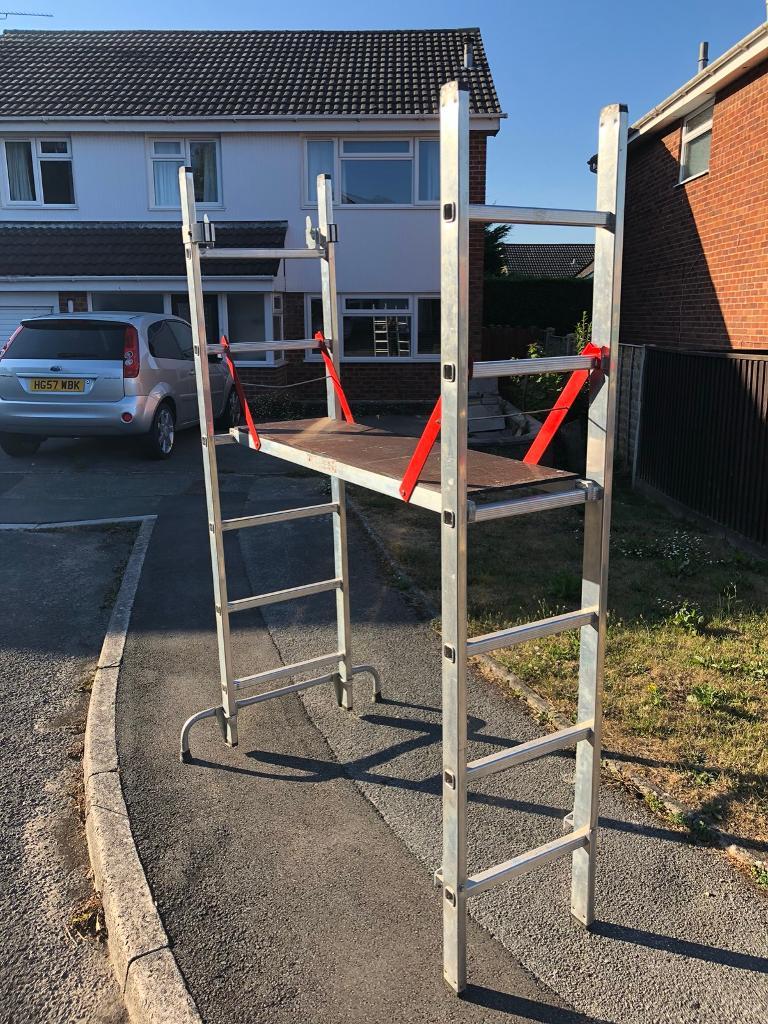 YOUNGMAN ADJUSTABLE PRODECK 6 RUNG WORK PLATFORM WITH SHORTY DOUBLE A