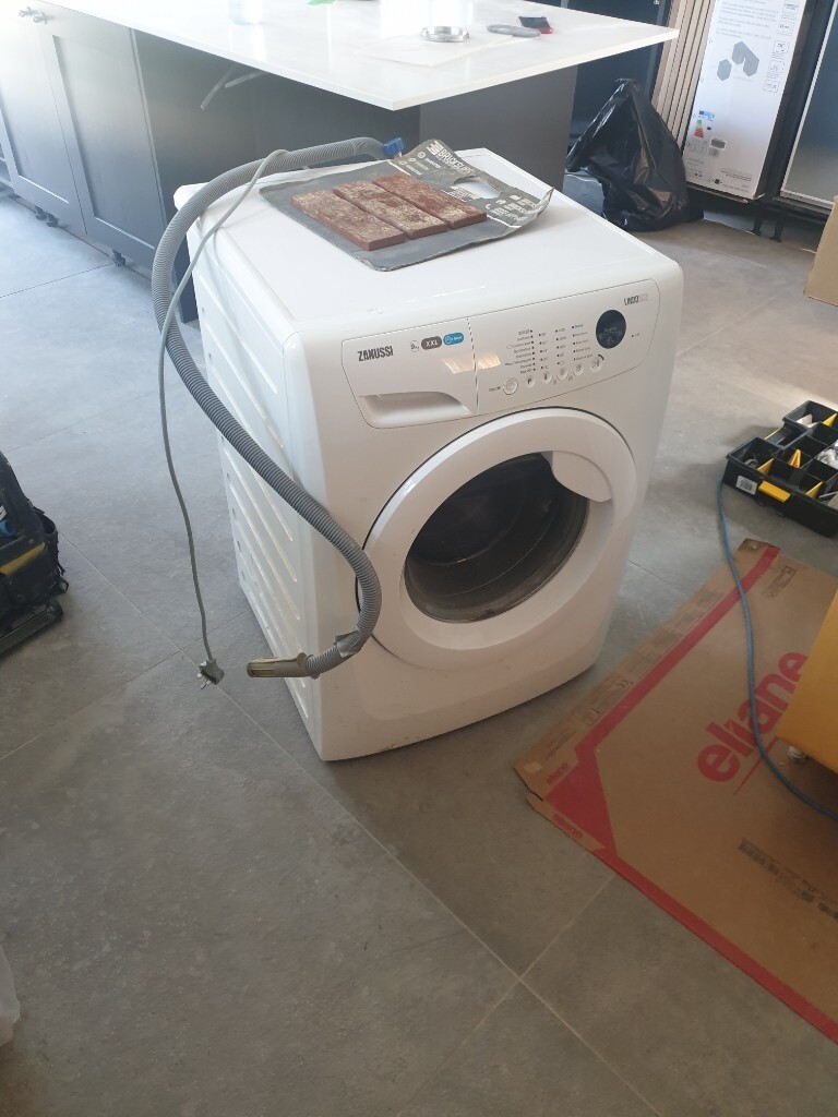 ZANUSSI 9kg XXL washing machine in Northampton, Northamptonshire