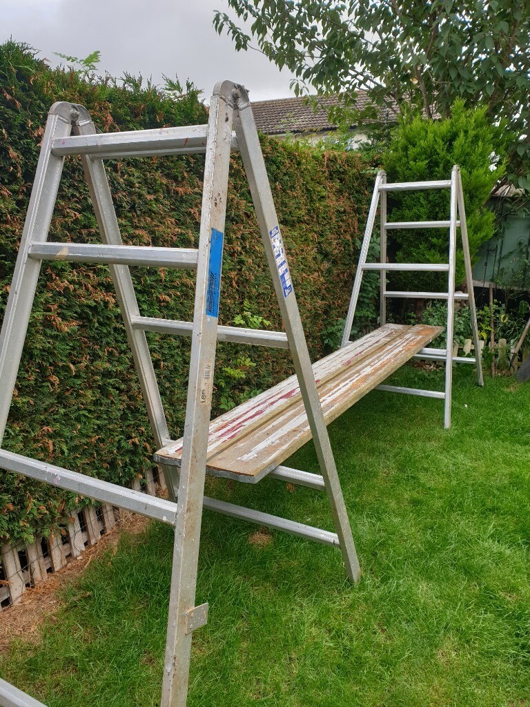 LARGE FOLDING ALUMINIUM TRESTLE LADDER X 2 PLUS 2 SCAFFOLD PLANKS | in