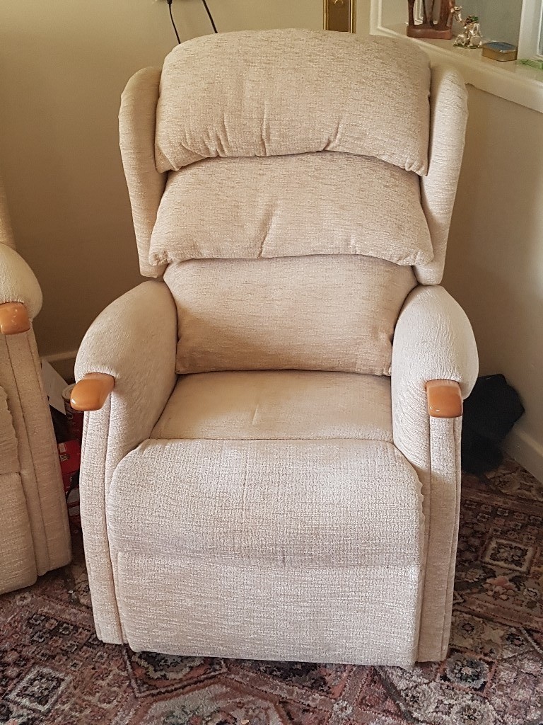 Mobility electric remote controlled rise and recline chair in