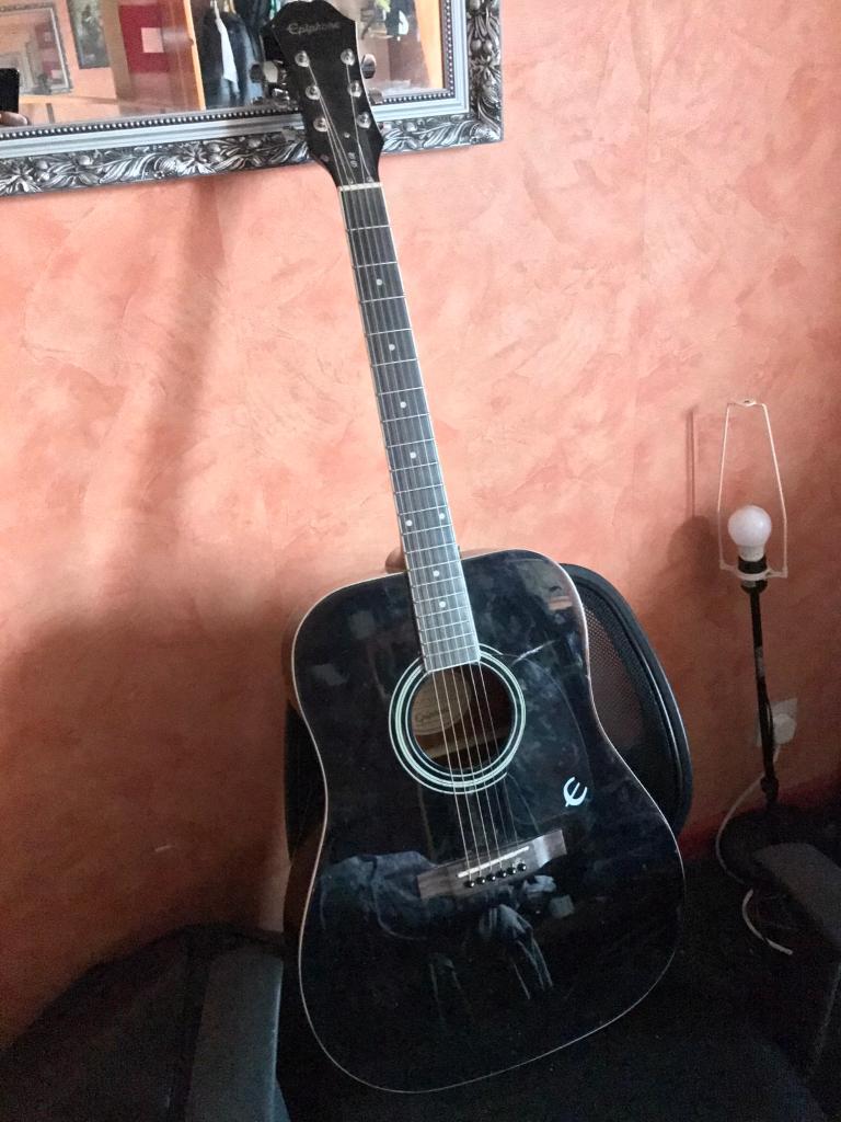 Acoustic Guitar Steel Strings in Broadheath, Manchester Gumtree