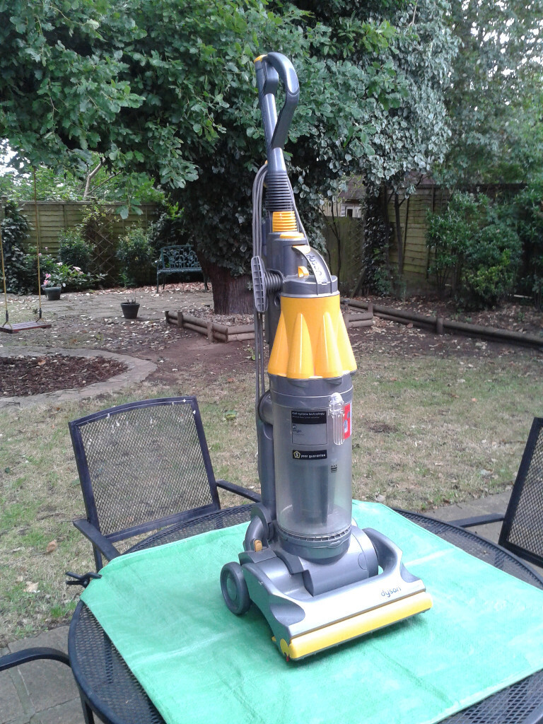 Dyson DC07 upright vacuum cleaner LK FREE LOCAL DELIVERY in Erith