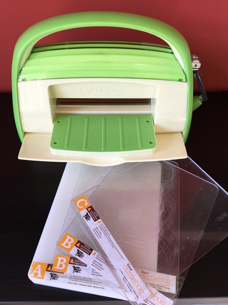 Cricut Cuttlebug Embosser and Die Cutter. Includes extra dies! in