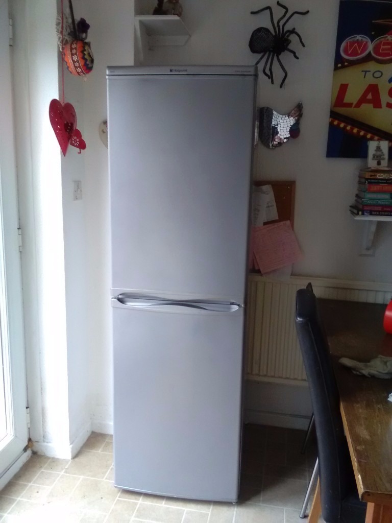 Hotpoint fridge freezer silver. Good condition in Swindon, Wiltshire