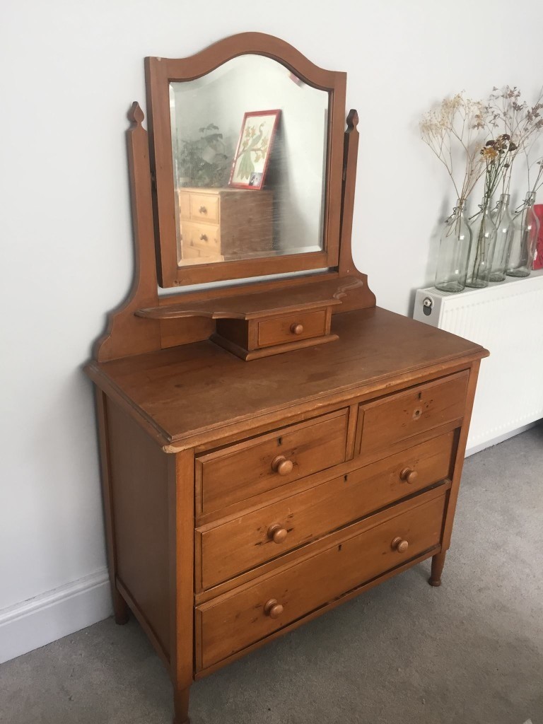 Lovely chest of drawers/dressing table for sale in Brighton, East