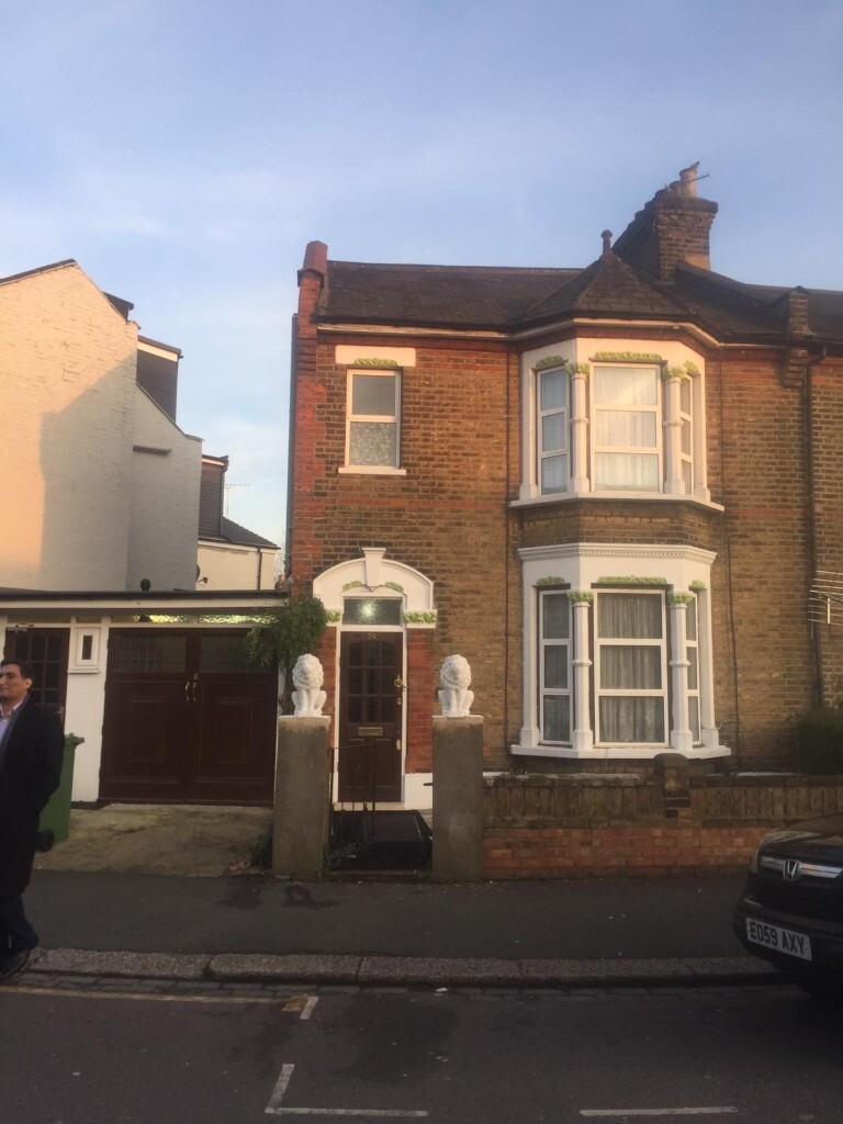 IMMACULATE 4/5 BEDROOM HOUSE TO LET ON GOODALL ROAD LEYTON LONDON E11
