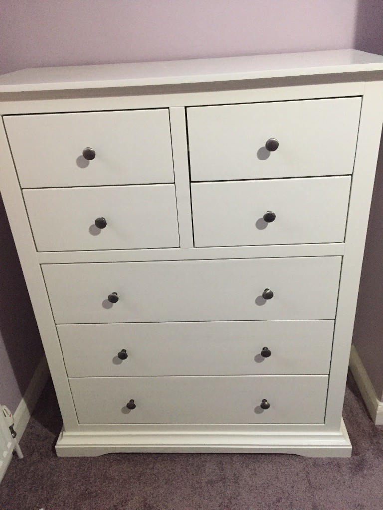 Dreams White Chester Drawer 4 Small 3 Large