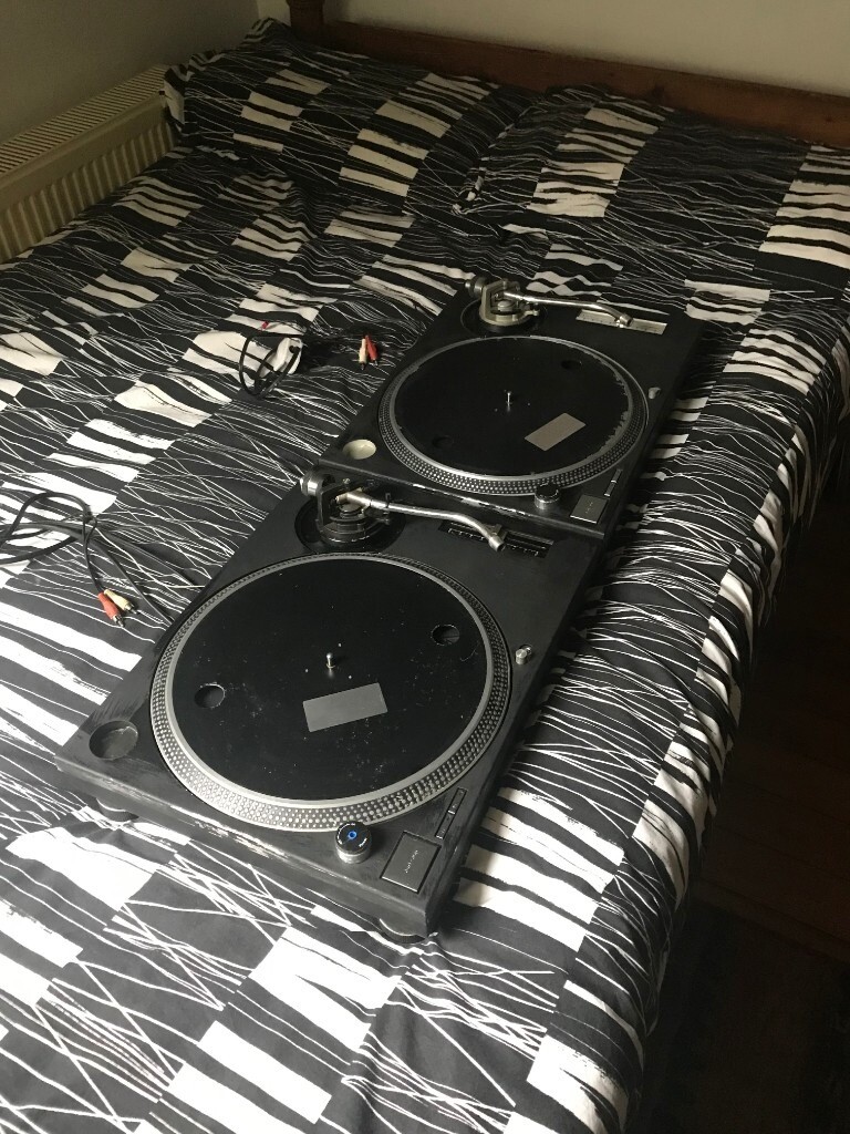 2 x Technics SL1210 MK2 / SL1200 MK2 Vinyl DJ Decks / Turntables in