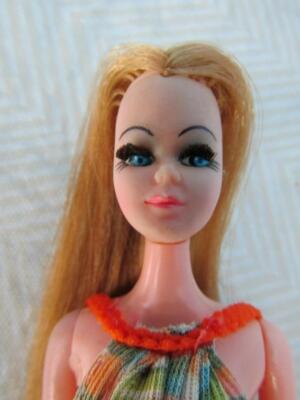 VINTAGE DANCING DOLL DAWN DOLL IN ORIGINAL DRESS