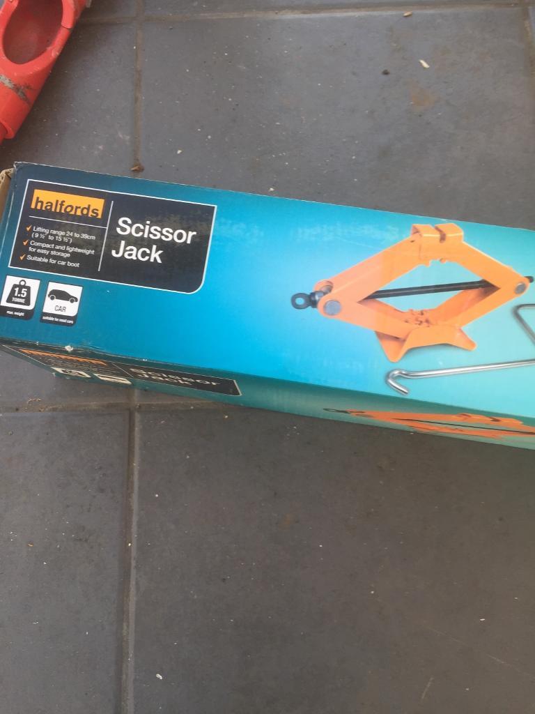 Halfords scissor jack new boxed 1.5tonne suitable for most cars in Downend, Bristol Gumtree