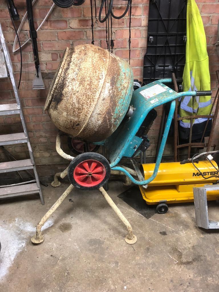 110v cement mixer with stand perfect working condition in Hartlepool
