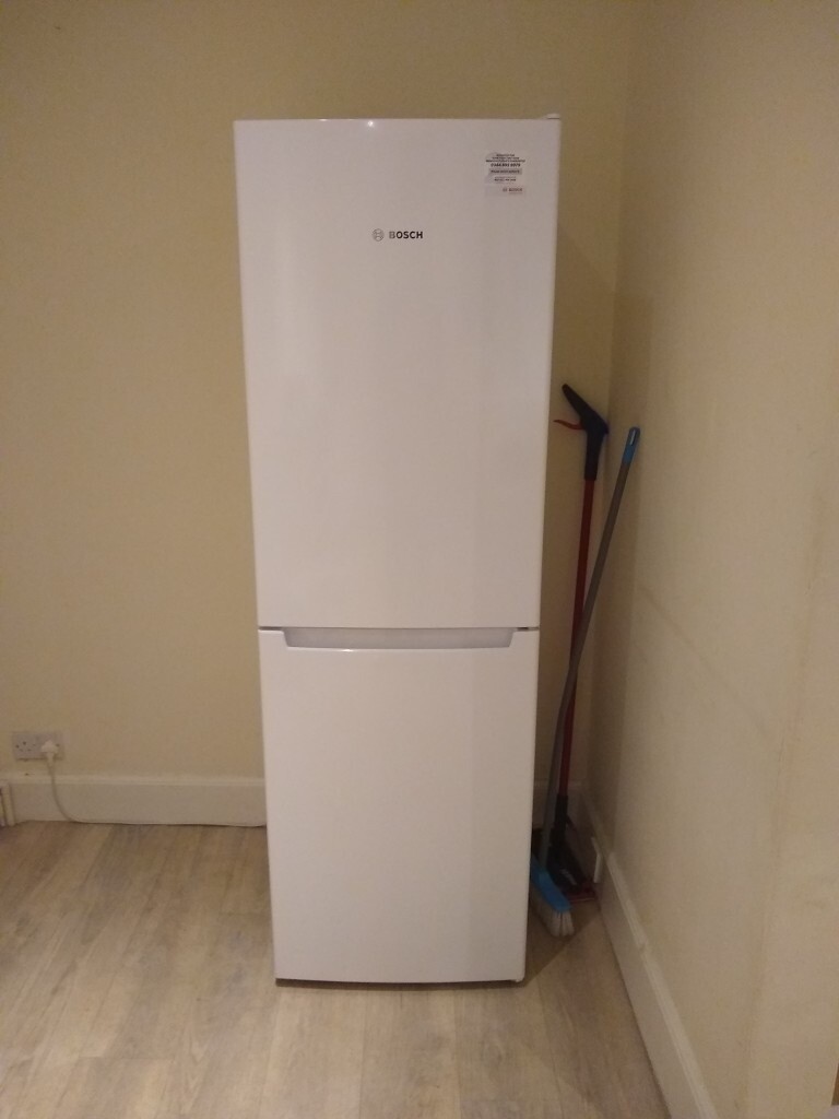 Bosch 50/50 Frost Free Fridge Freezer Under Warranty in Southside