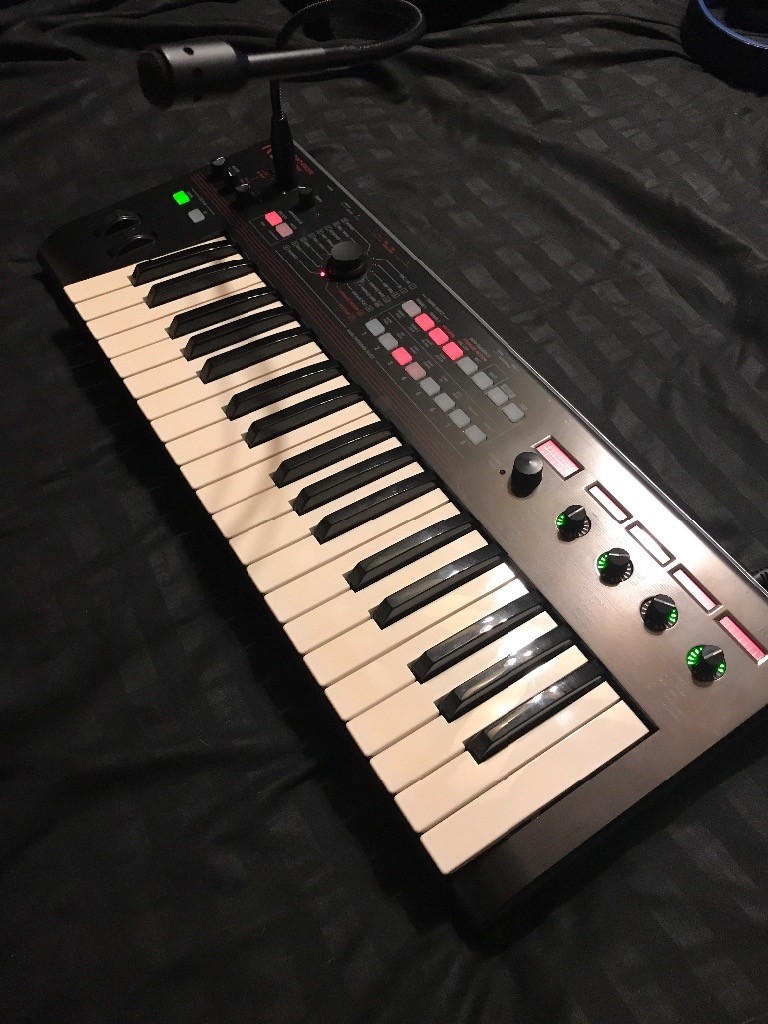 R3 Synth, Synthesizer and Vocoder with Mic. Excellent condition