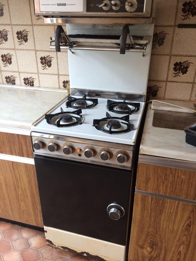 Old fashioned cooker oven and hob free to take away. in Pontypridd