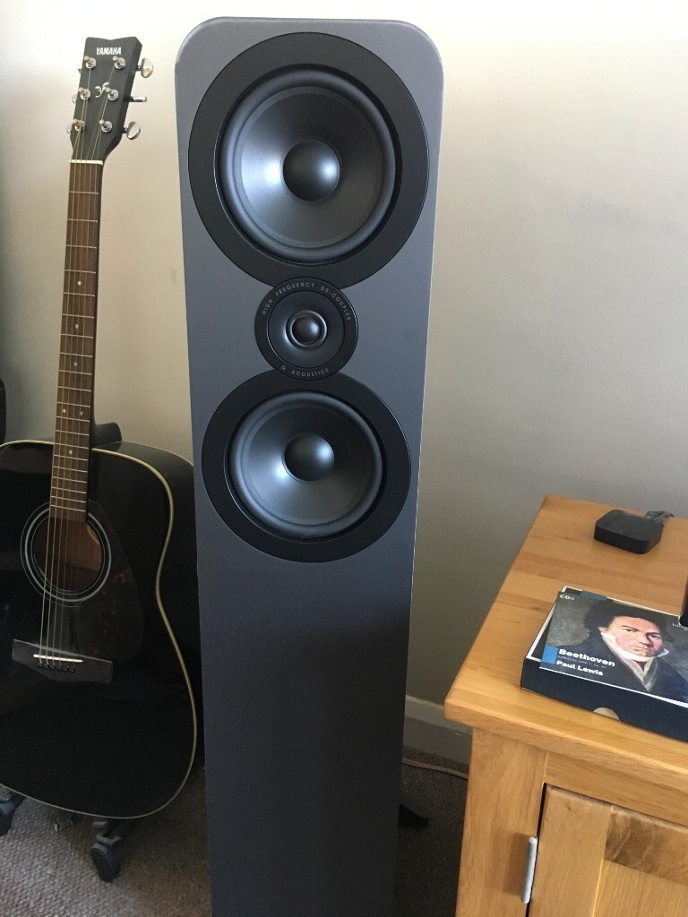 Pair of Q Acoustics 3050i floor standing speakers. in Benfleet, Essex