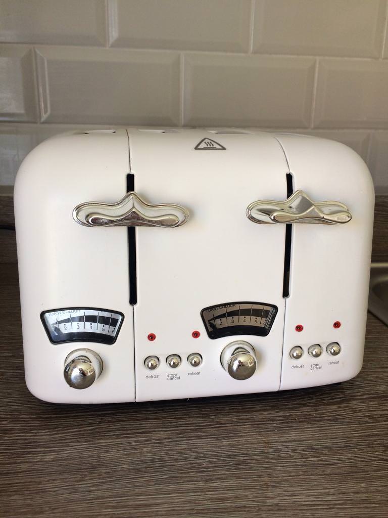 DeLonghi argento white 4 slice toaster in Ponteland, Tyne and Wear