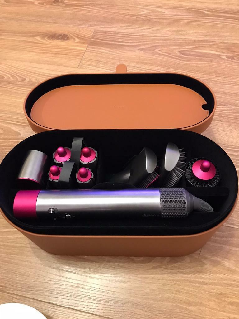 Dyson Air Wrap Good as New used only twice in Purton, Wiltshire