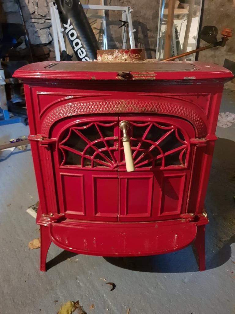 INTREPID VERMONT MULTI FUEL RED ENAMEL STOVE in Penrith, Cumbria