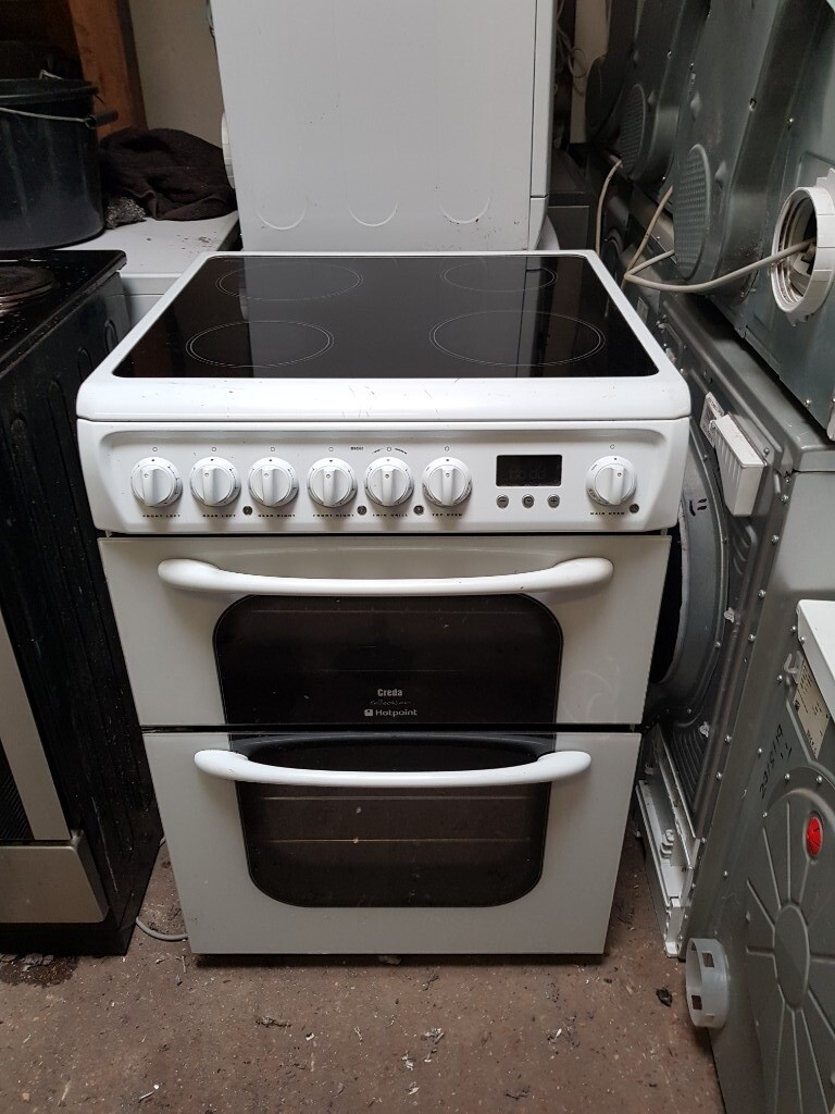 HOTPOINT FREESTAND ELECTRIC COOKER IN GOOD WORKING ORDER in Hedge End