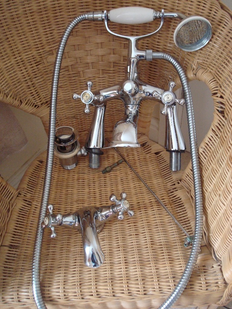 TWYFORD TAPS (BATH & BASIN) Mono Bloc Basin mixer & Persuasion Bath