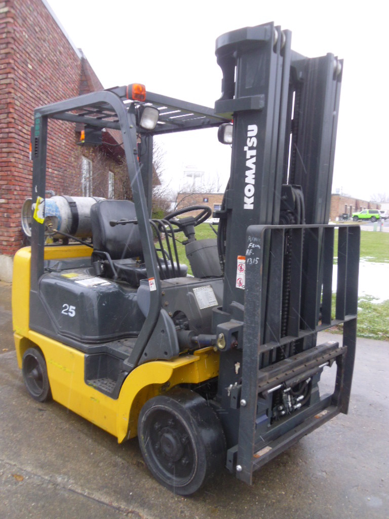 Used Cushion Forklift: Komatsu FG25ST-12, 5000#