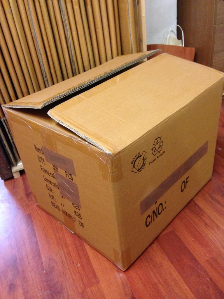 Triple wall cardboard boxes for moving, packaging and keeping goods