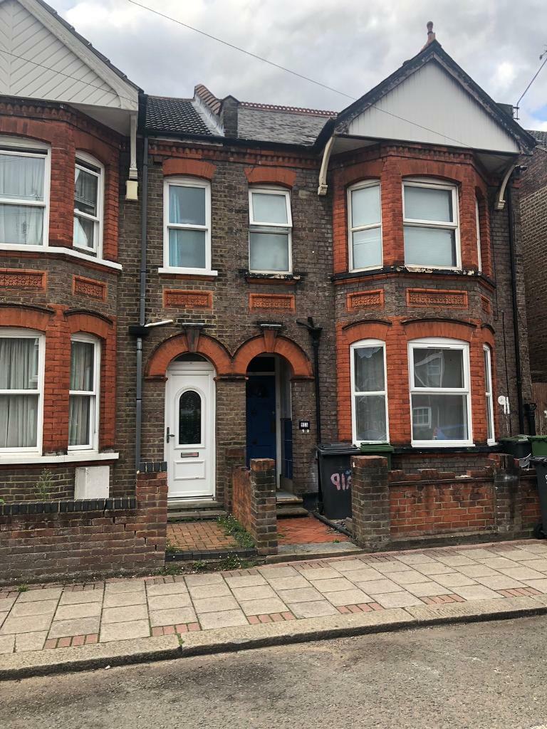 1 Bedroom Old Bedford Road area and Luton Central Train