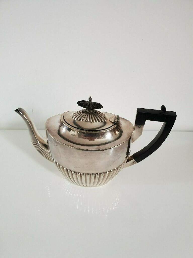 Walker & Hall Sheffield Warranted hard soldered 35 teapot, Vintage