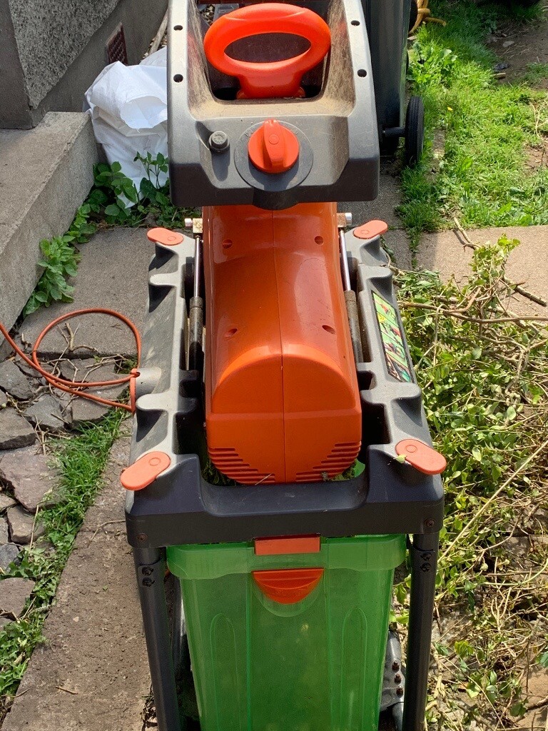 Garden flymo shredder And qualcast hedge trimmer | in Dundee | Gumtree