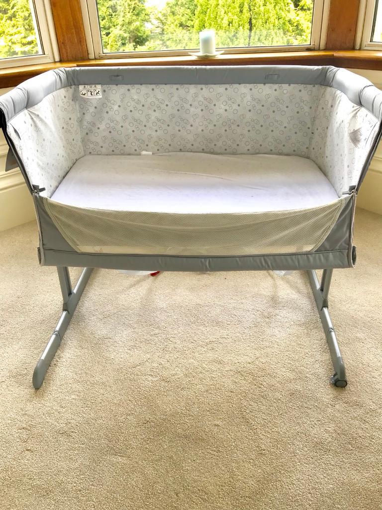 Chicco Next 2 Me Bedside Cot crib bassinet in Circles comes With Two