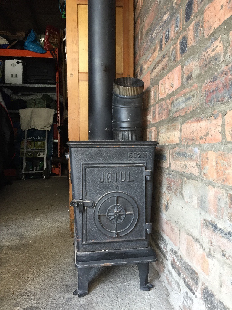 FANTASTIC WOOD BURNING STOVE Jotul 602n stove and pipe (+ approx. 1