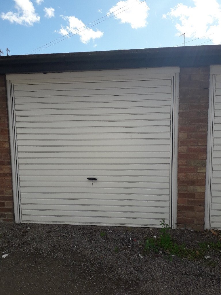 LOCKUP GARAGE FOR SALE CENTRAL STRATFORD upon AVON in Stratford