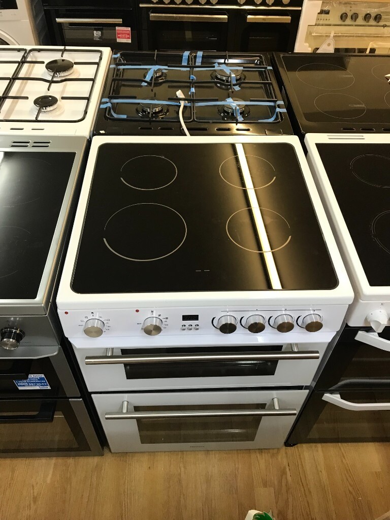 HISENSE HDE3211BWUK 60 cm Electric Ceramic Cooker in Bradford, West