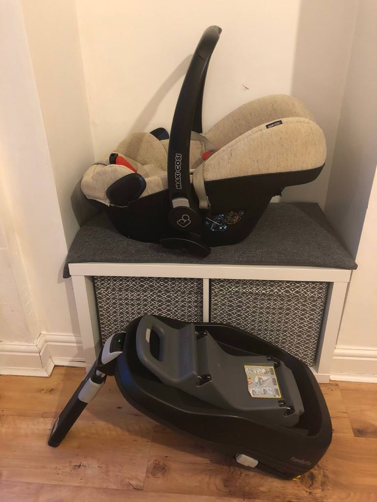 Maxi - Cosi Pebble car seat & FamilyFix Isofix Base | in Neasden