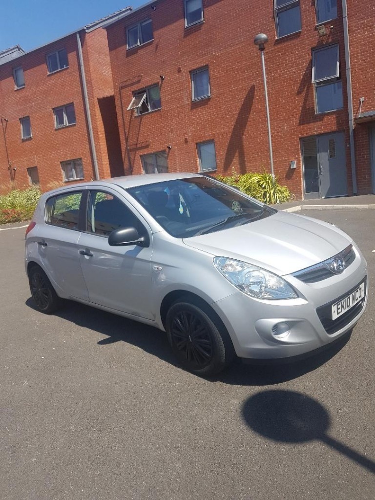 Hyundai i20 Classic 2010 Silver Petrol Low Mileage 5 Speed Manual 5 Door 5  Seat MOT till 28/5/18