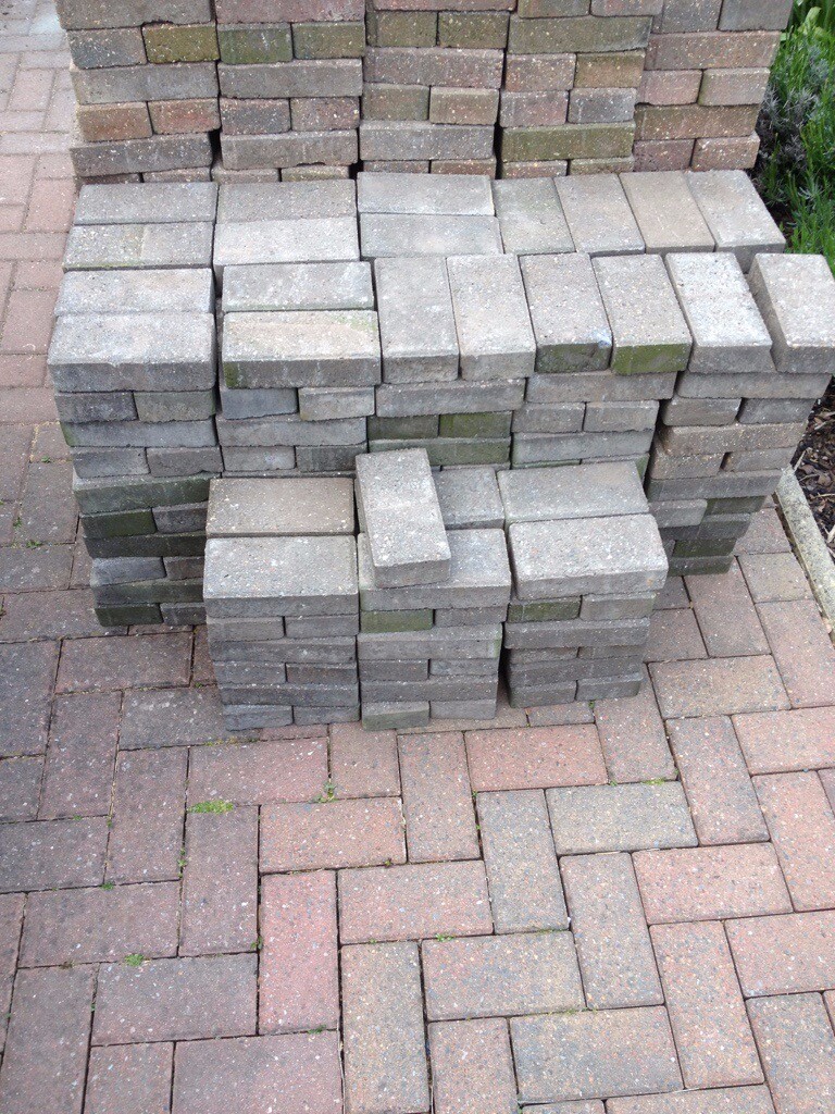 450ish Used Block paving Bricks Grey/Red/Brindle in Thornton
