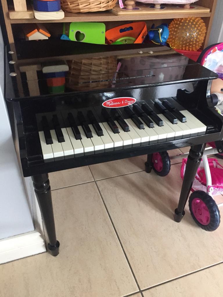 Melissa and Doug wooden toy grand piano baby toddler kids sensory music. Lovely condition! in