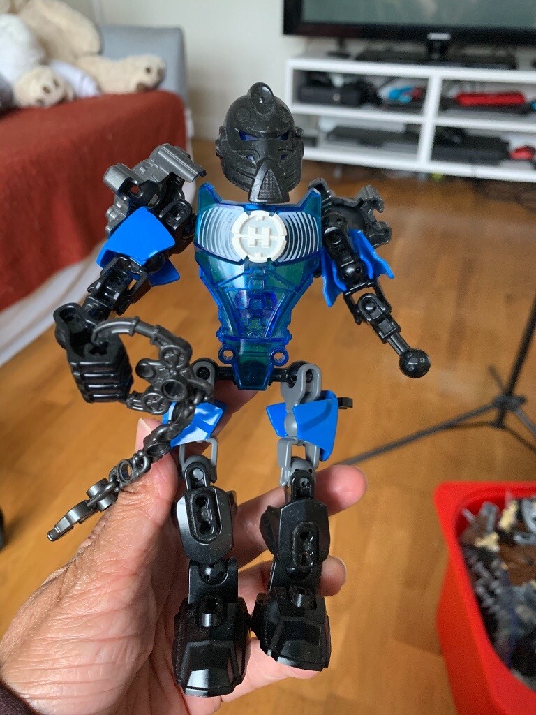 6 kgs of Lego Bionicles with instructions and full sets in Kingston