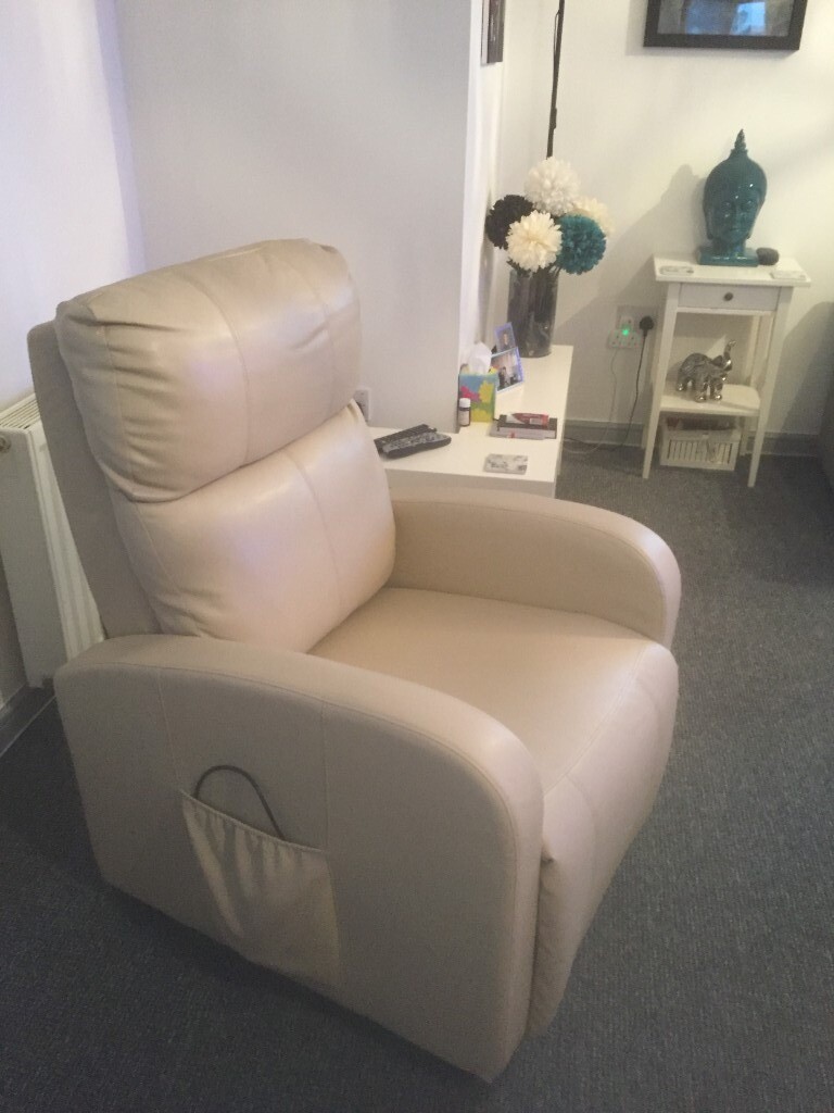 Cream Leather Electric Riser Recliner Armchair in Edinburgh Gumtree