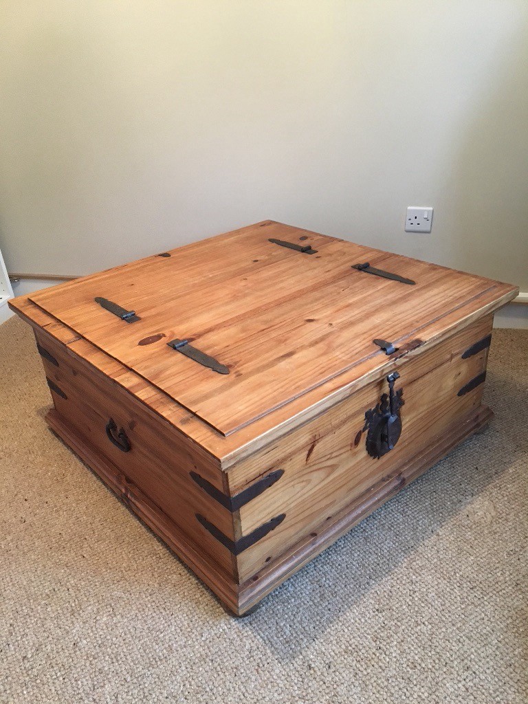 Wooden chest trunk , lockable with key and two doors. Perfect as coffee