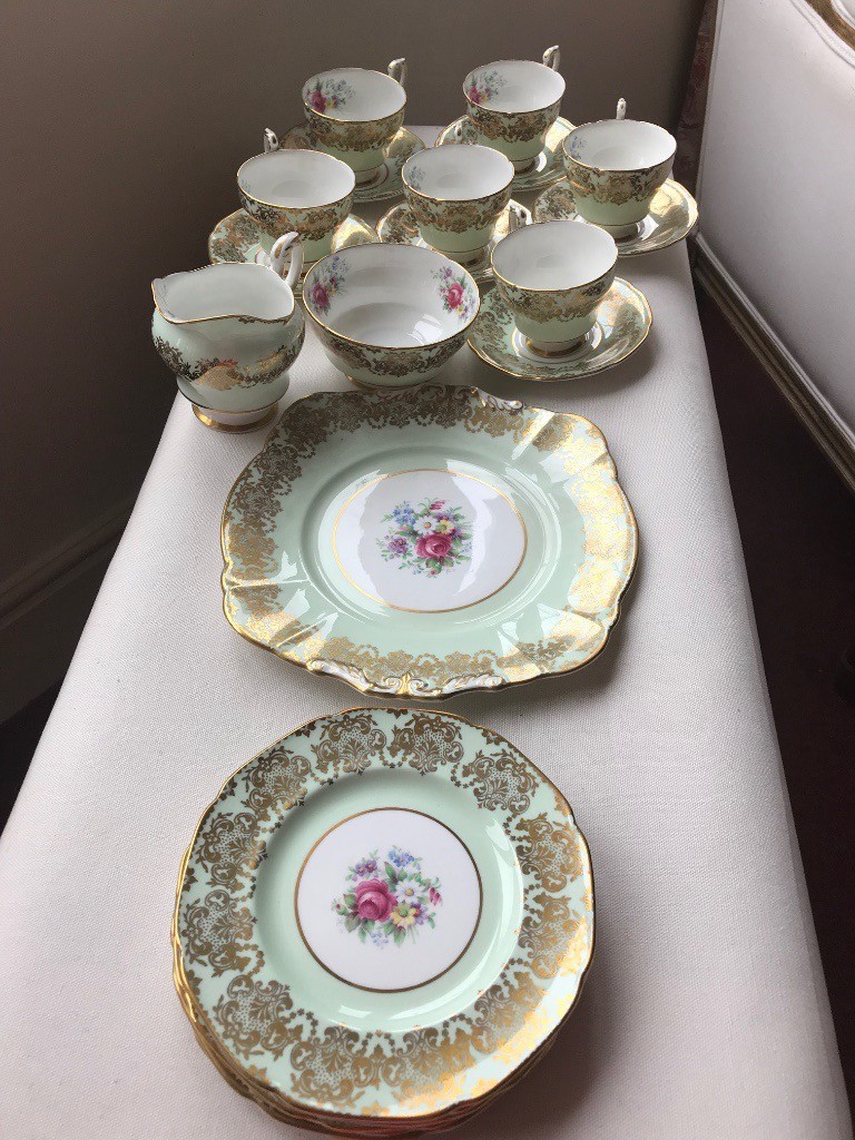 21 Piece Paragon China Tea Set Excellent Condition in Richmond