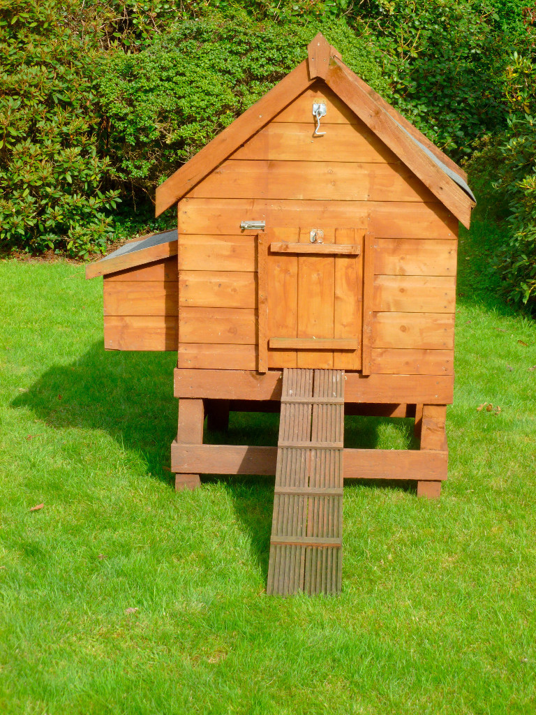 CHICKEN COOP for up to 4 medium sized hens. in Stirling Gumtree