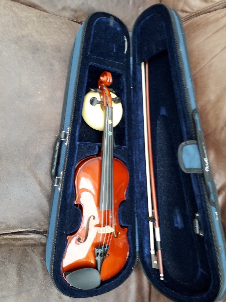 Violin 1/2 size for young beginner with case and bow in Newtongrange