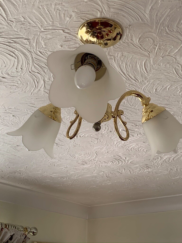 3 bulb pendant brass effect light fitting in good condition in